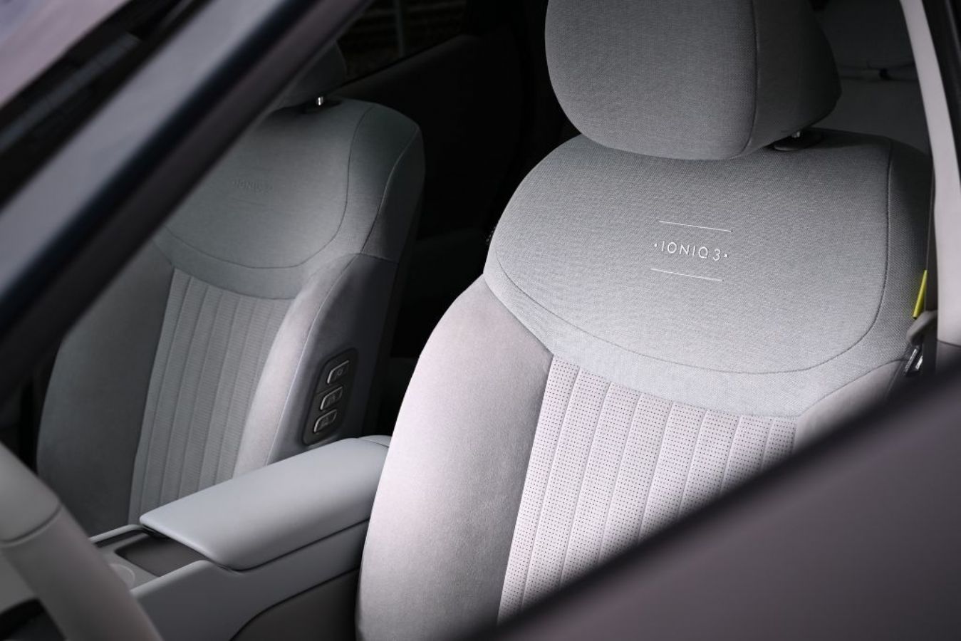 Hyundai Ioniq 3: Νέες εικόνες αποκαλύπτουν το στάνταρ μοντέλο!